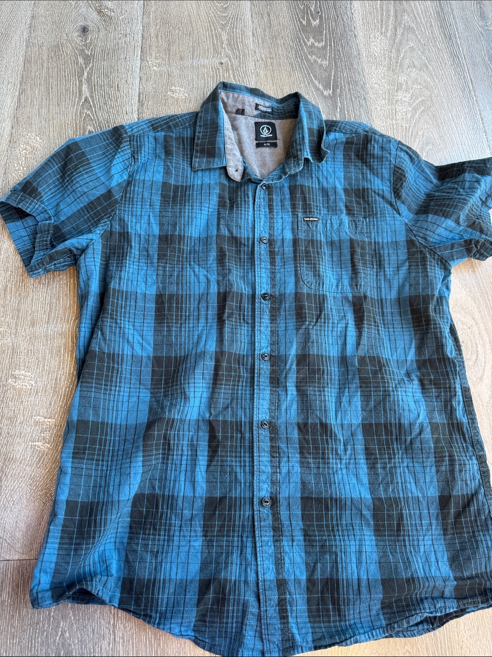 Volcom Blue and Black Plaid Short Sleeve Button-Up Shirt 0630
